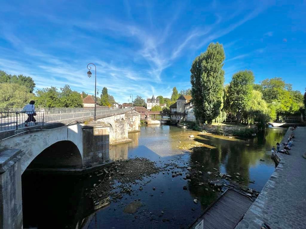 Les Pieds Dans L'Eau - Moret Centre Exterior photo